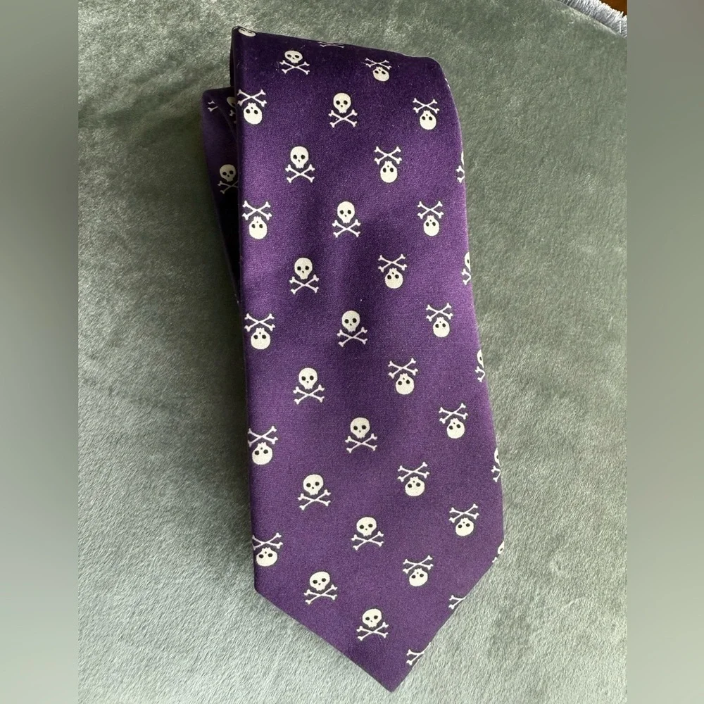 GAP Kids Boys Tie Purple Skull and Crossbones Tie Halloween 👻 Formal Dress Tie